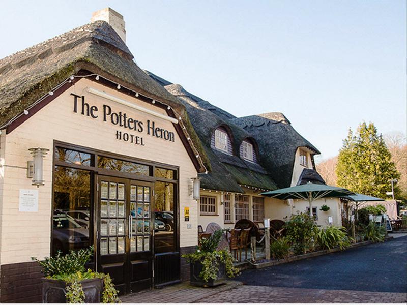 Potters Heron Hotel รอมซีย์ ภายนอก รูปภาพ