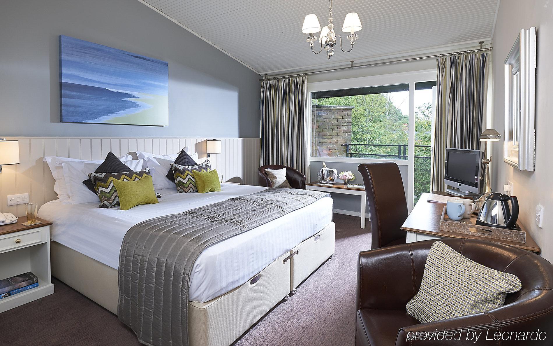Potters Heron Hotel รอมซีย์ ภายนอก รูปภาพ