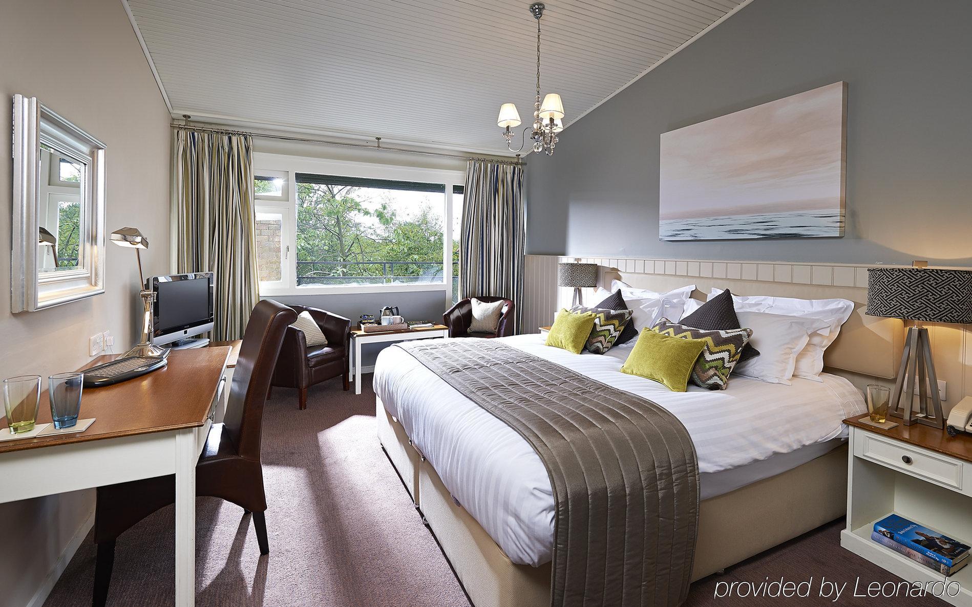 Potters Heron Hotel รอมซีย์ ภายนอก รูปภาพ