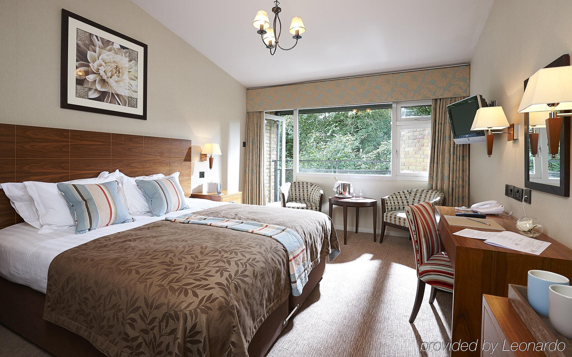 Potters Heron Hotel รอมซีย์ ภายนอก รูปภาพ