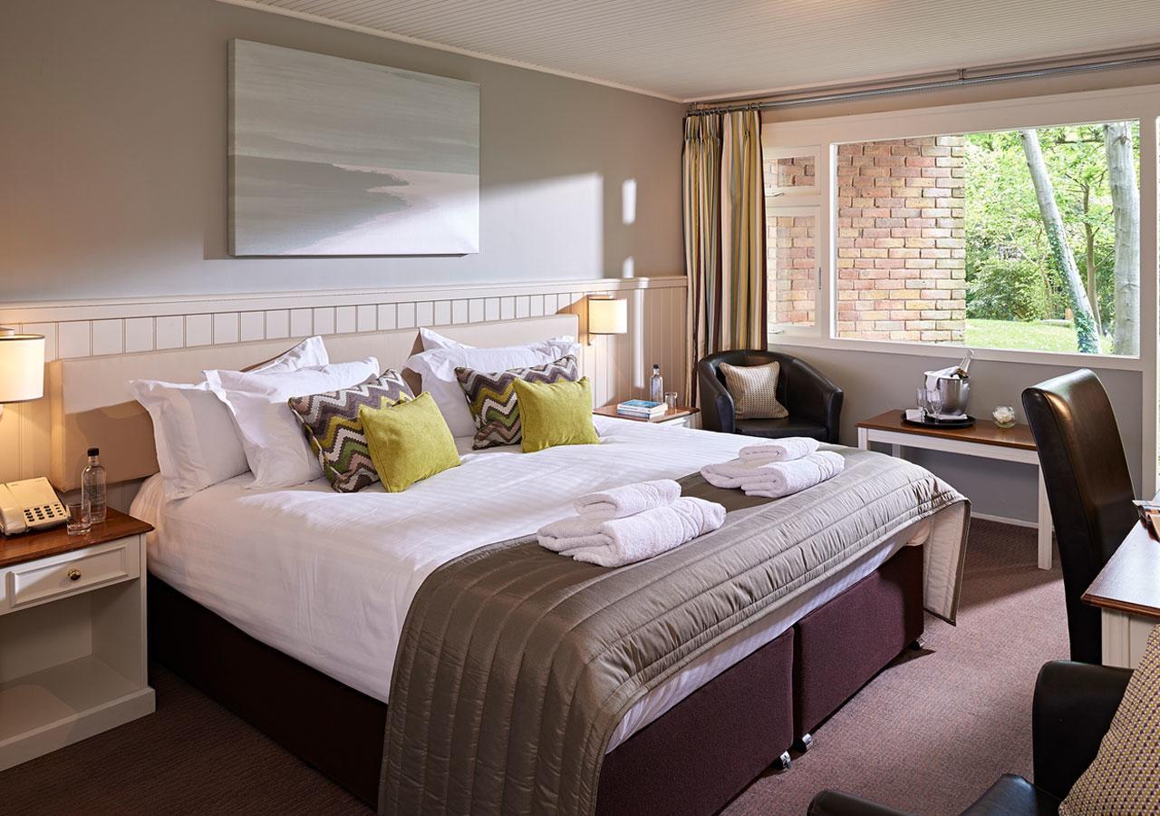 Potters Heron Hotel รอมซีย์ ภายนอก รูปภาพ